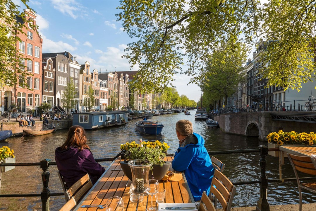 راهنمای سفر به آمستردام؛ شهر عطر و رنگ ها